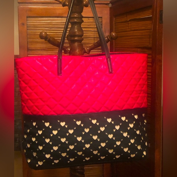 New Betsey Johnson shoulder Bag. Hot Barbie Pink with Black Accent. Full Lining - Picture 5 of 15